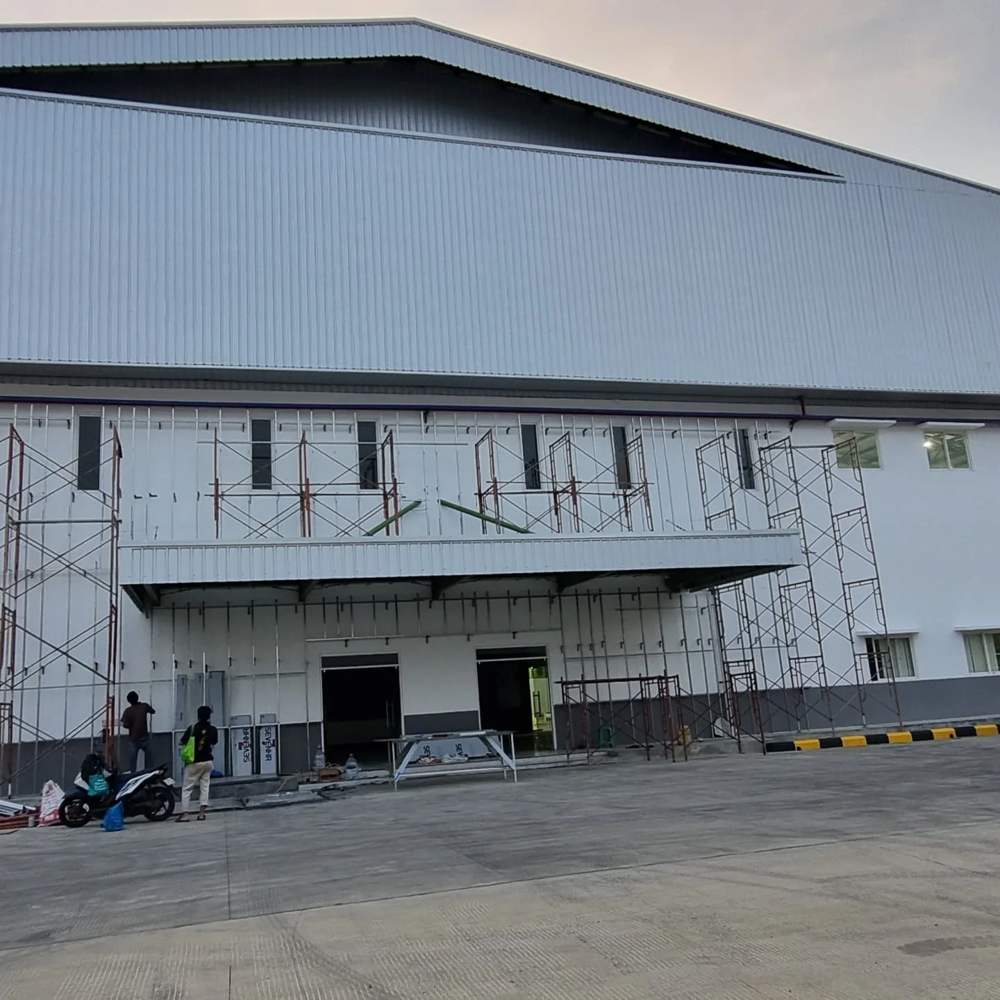 Fasad Bangunan Industri — Panel fasad • dokumentasi pelaksanaan
