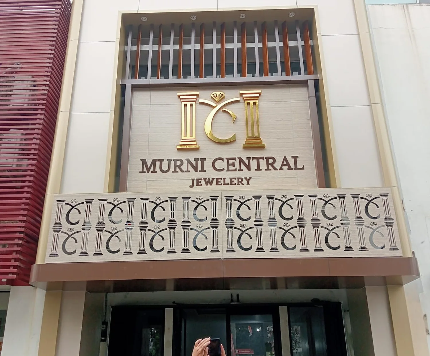 Murni Central Jewelery — Fasad & logo